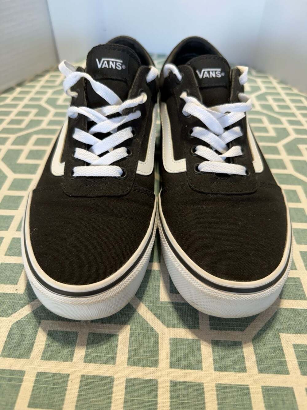 Vans Ward Canvas Black and White Low Top Sneakers Women's Size 11